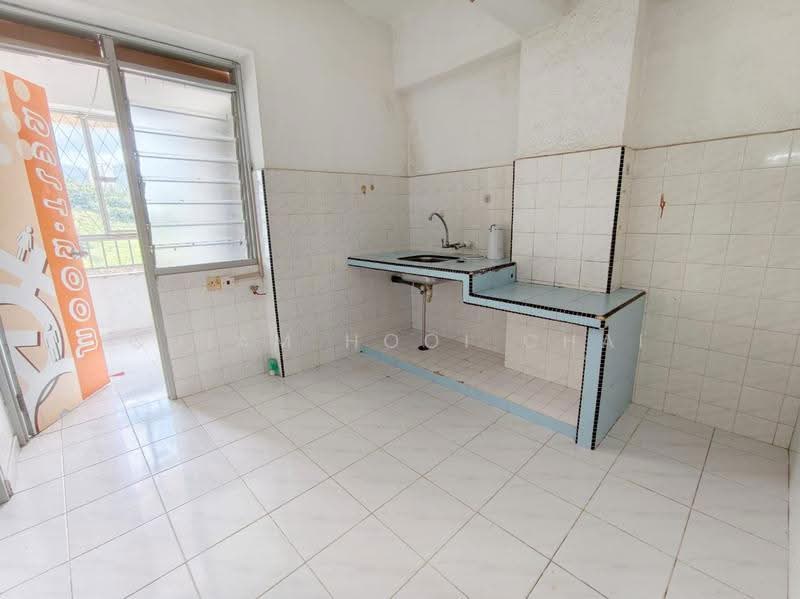 Apartment for Sale at Greenlane Heights Block 3 - Chiam Hooi Chai - Kitchen - PropertyGuru.com.my