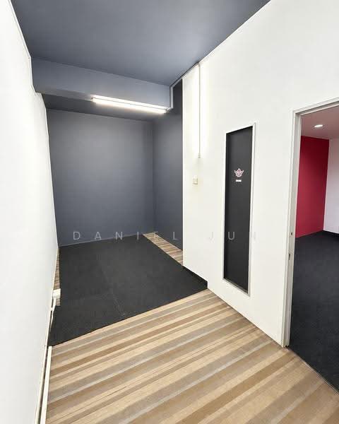 Shop / Office for Sale in Rawang (Selangor) - Daniel Jun - Entrance - PropertyGuru.com.my