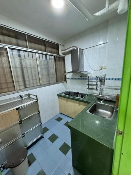 Apartment for Rent at Pangsapuri Seri Pinang - Kays Chin - Kitchen - PropertyGuru.com.my