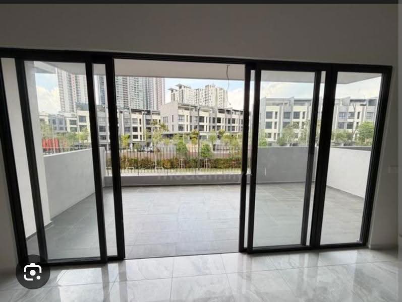 Rumah Teres untuk Dijual di Taman Bukit Serdang (Seri Kembangan) - Kenny Lai - Balcony - PropertyGuru.com.my