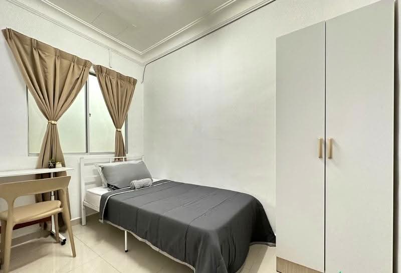 2-storey Terraced House for Sale in Taman Abad (Johor Bahru) - Janice . - Bedroom - PropertyGuru.com.my