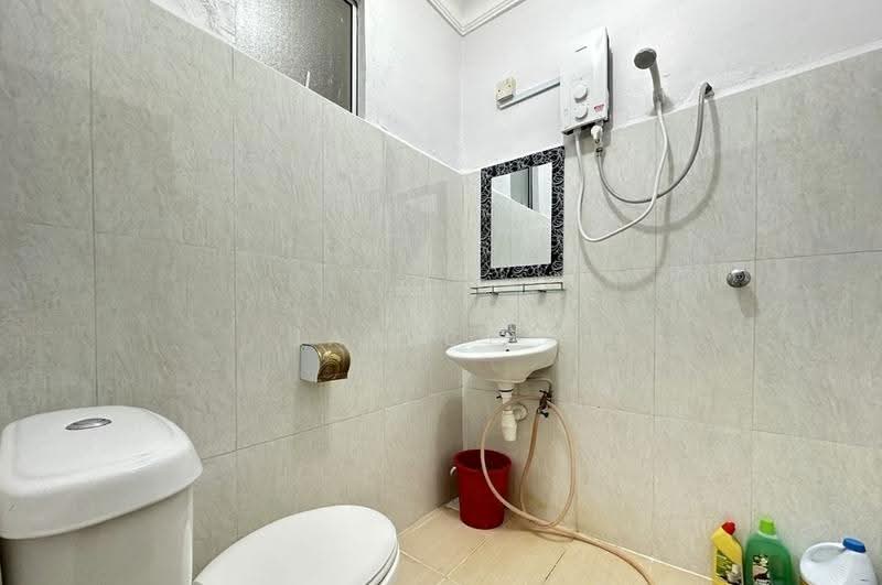 2-storey Terraced House for Sale in Taman Abad (Johor Bahru) - Janice . - Bathroom - PropertyGuru.com.my