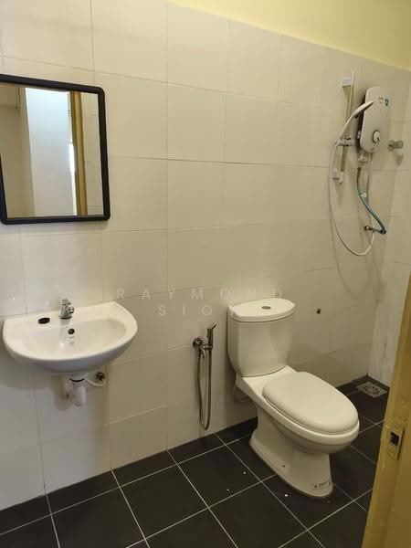 Pangsapuri untuk Disewa di Kayangan Apartment - Raymond Siow - Bathroom - PropertyGuru.com.my