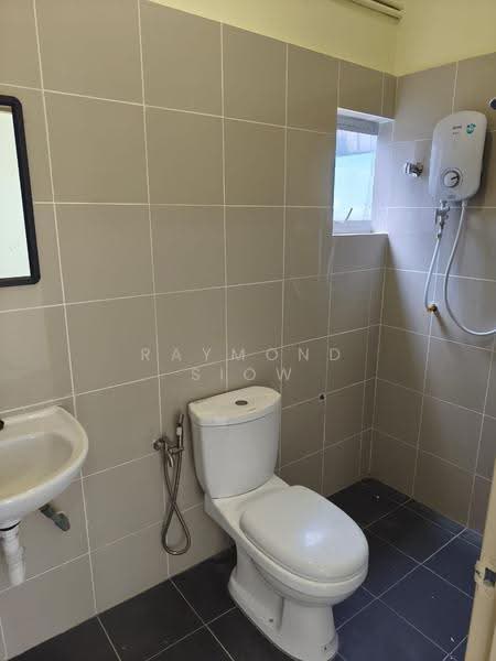 Pangsapuri untuk Disewa di Kayangan Apartment - Raymond Siow - Bathroom - PropertyGuru.com.my