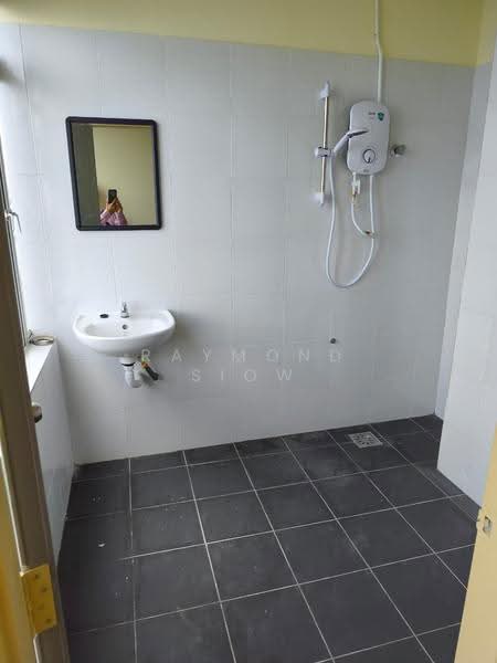 Pangsapuri untuk Disewa di Kayangan Apartment - Raymond Siow - Bathroom - PropertyGuru.com.my