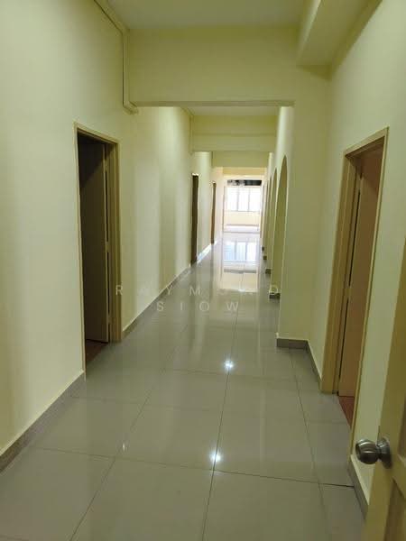 Pangsapuri untuk Disewa di Kayangan Apartment - Raymond Siow - Corridor - PropertyGuru.com.my