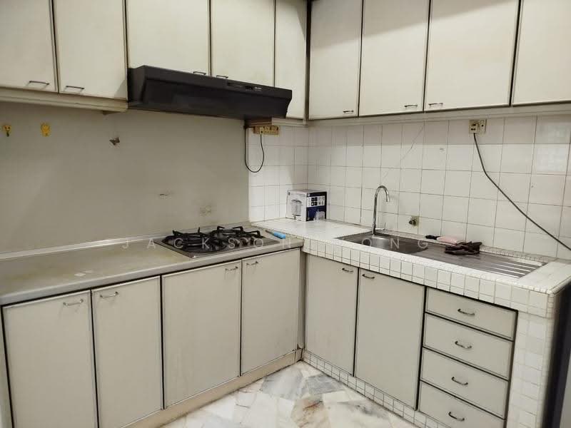 Kediaman Servis untuk Disewa di The Gardens Residences - Jackson Wong - Kitchen - PropertyGuru.com.my
