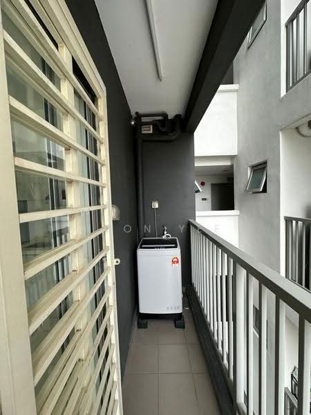Kondominium untuk Disewa di The Edge Residence - Moon Yee - Balcony - PropertyGuru.com.my