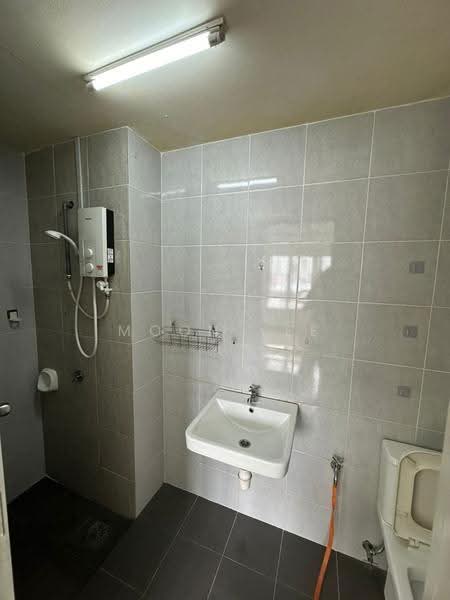 Kondominium untuk Disewa di The Edge Residence - Moon Yee - Bathroom - PropertyGuru.com.my