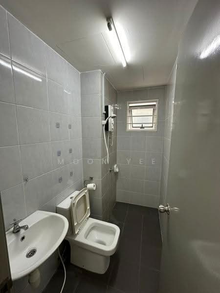 Kondominium untuk Disewa di The Edge Residence - Moon Yee - Bathroom - PropertyGuru.com.my