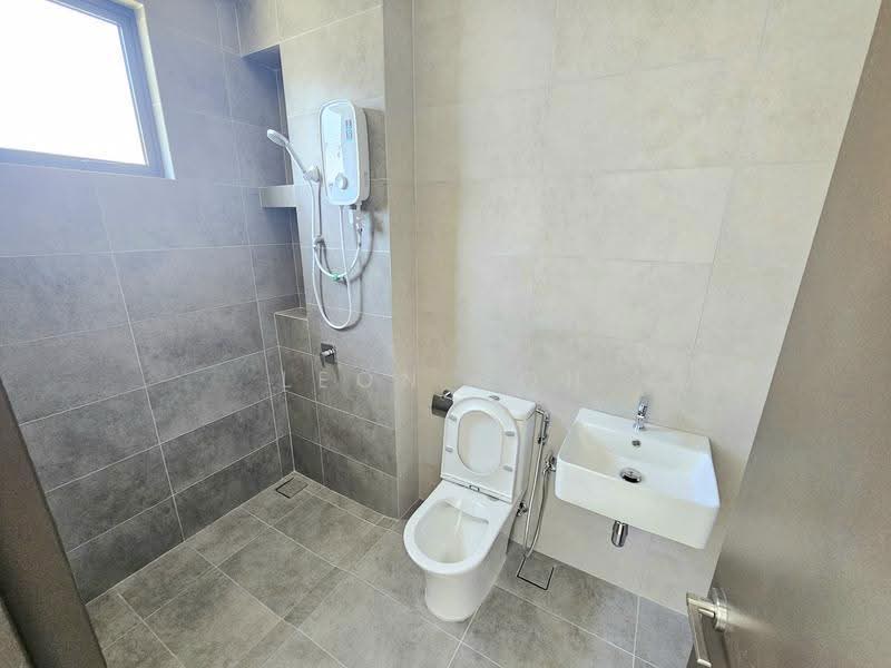 2-storey Terraced House for Rent in Twentyfive7 (Tanjong Duabelas) - Leon Goh - Bathroom - PropertyGuru.com.my