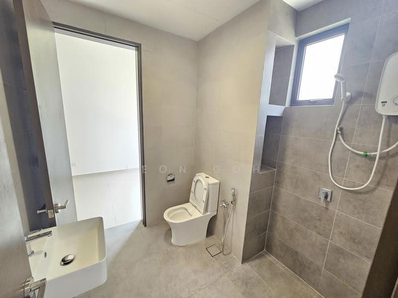 2-storey Terraced House for Rent in Twentyfive7 (Tanjong Duabelas) - Leon Goh - Bathroom - PropertyGuru.com.my