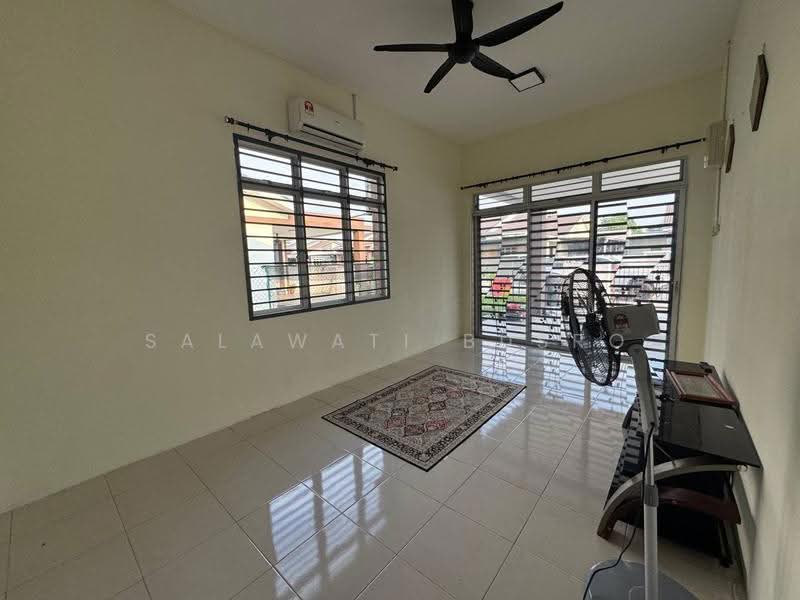 Semi-Detached House for Rent in Kampung Jalan Kebun (Shah Alam) - Salawati Busro - Living Room - PropertyGuru.com.my