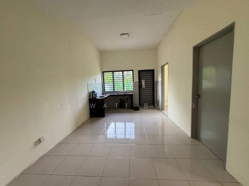 Semi-Detached House for Rent in Kampung Jalan Kebun (Shah Alam) - Salawati Busro - Kitchen - PropertyGuru.com.my