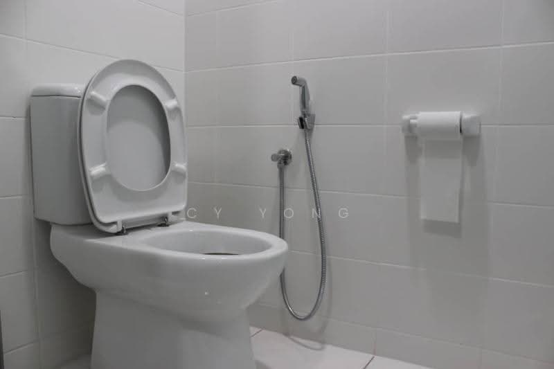 Service Residence for Sale at Trefoil @ Setia City - CY Yong - Bathroom - PropertyGuru.com.my