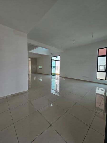 Rumah Berkembar untuk Dijual di Setia Eco Gardens (Gelang Patah) - See Yin . - Living Room - PropertyGuru.com.my