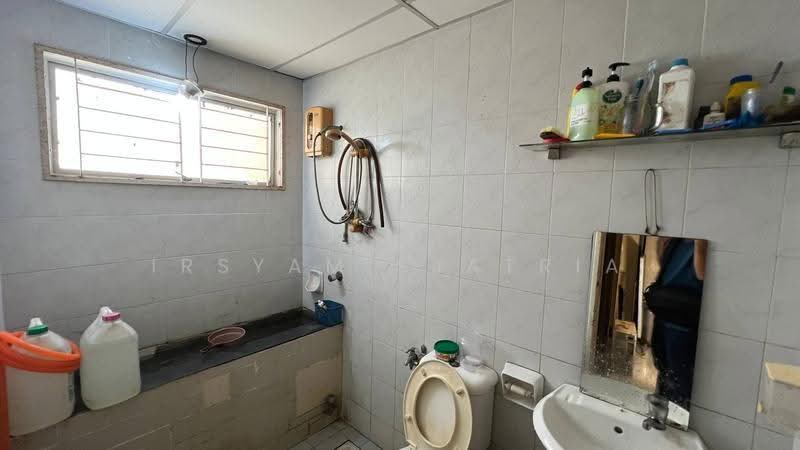 Townhouse for Sale in Jalan Ipoh (Kuala Lumpur) - Irsyam Sjatria - Bathroom - PropertyGuru.com.my