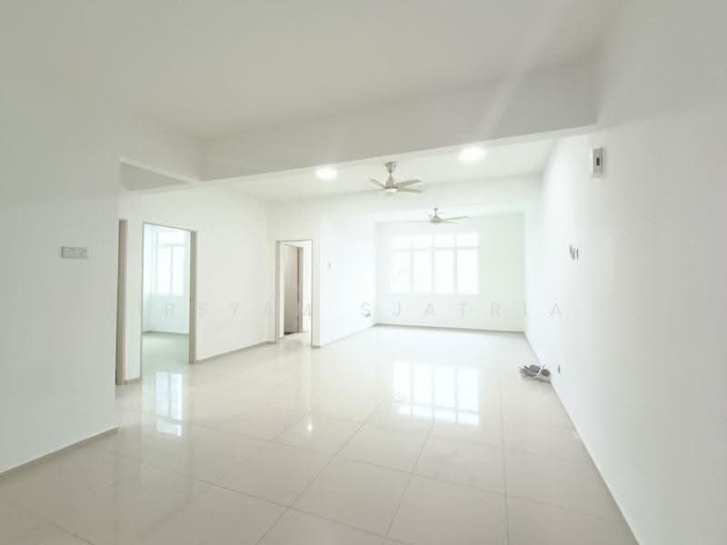 Kondominium untuk Dijual di Ehsan Residence - Irsyam Sjatria - Living Room - PropertyGuru.com.my