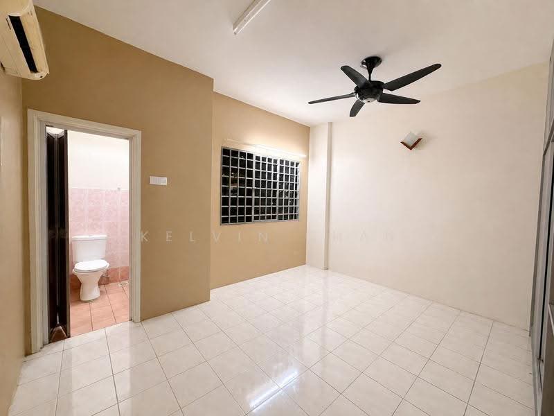 Apartment for Sale at Bougainvilla - Kelvin Chan - Bathroom - PropertyGuru.com.my