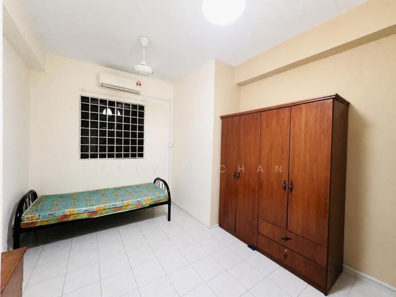 Apartment for Sale at Bougainvilla - Kelvin Chan - Bedroom - PropertyGuru.com.my