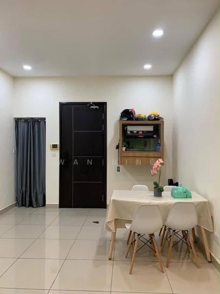 Service Residence for Sale at D'Summit Residences - Wan Ning - Dining Room - PropertyGuru.com.my