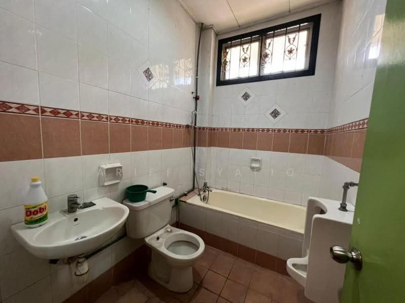 Bungalow House untuk Dijual di Saujana Akasia (Sungai Buloh) - Ariff Syafiq - Bathroom - PropertyGuru.com.my