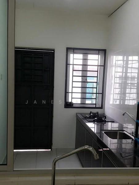 Rumah Teres 2-Tingkat untuk Dijual di Taman Mutiara Rini (Skudai) - Janessa Lim - Kitchen - PropertyGuru.com.my