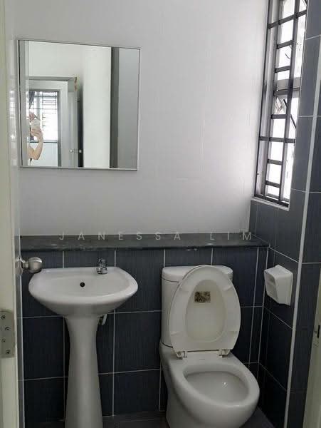 Rumah Teres 2-Tingkat untuk Dijual di Taman Mutiara Rini (Skudai) - Janessa Lim - Bathroom - PropertyGuru.com.my