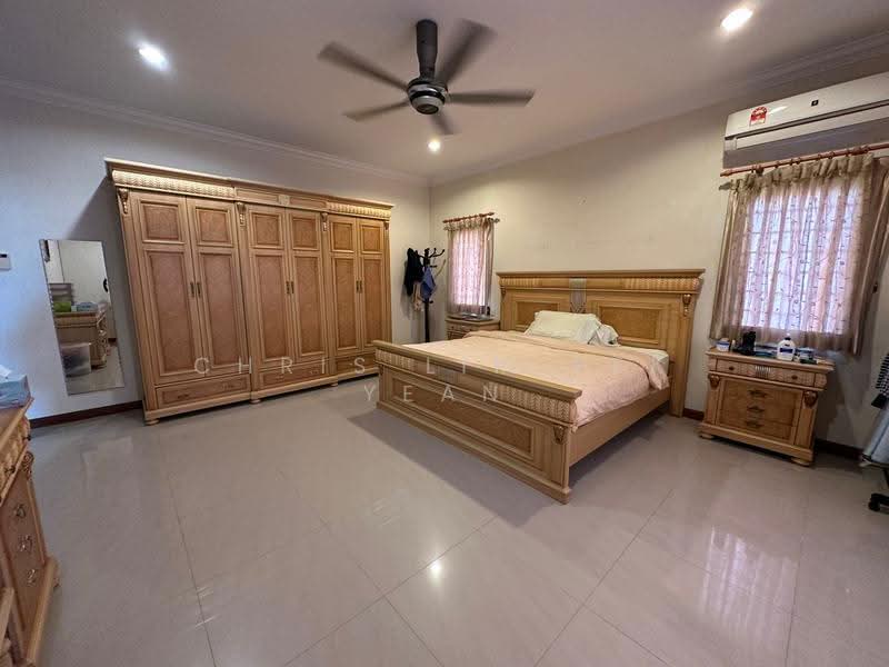 Rumah Berkembar untuk Dijual di Sungai Long (Bandar Sungai Long) - Chris Lim Pek Yean - Bedroom - PropertyGuru.com.my