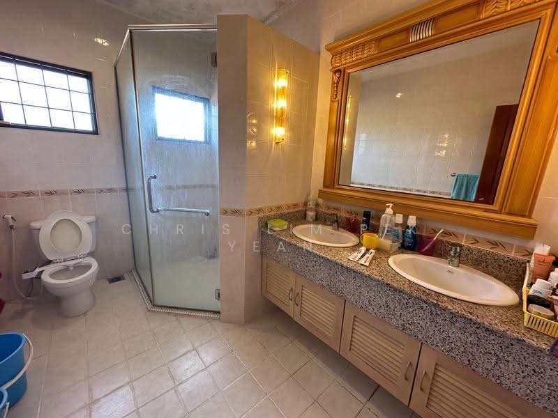 Rumah Berkembar untuk Dijual di Sungai Long (Bandar Sungai Long) - Chris Lim Pek Yean - Bathroom - PropertyGuru.com.my