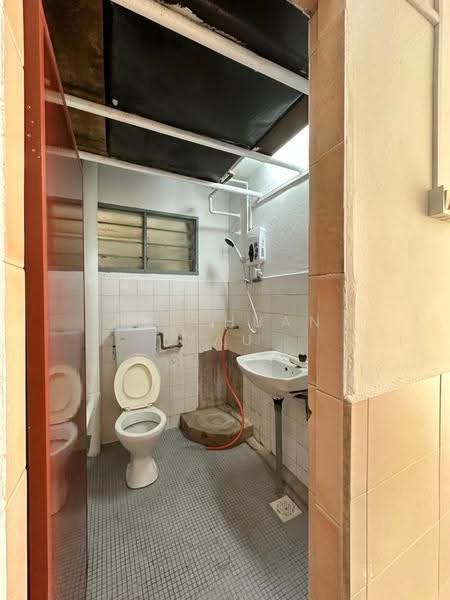 Rumah Flat untuk Dijual di Taman Malim Jaya - Yu Chuan Yau - Bathroom - PropertyGuru.com.my