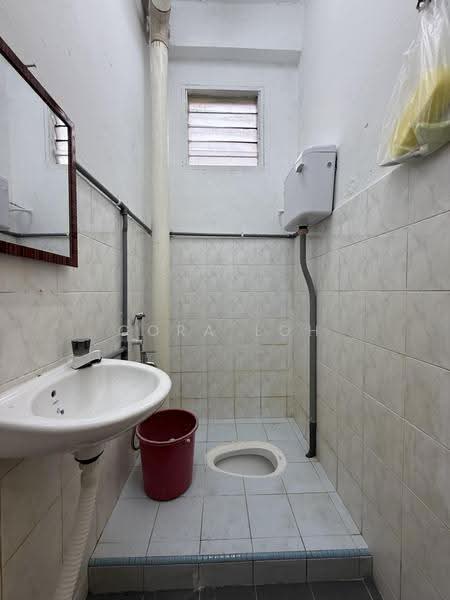 Rumah Teres 2-Tingkat untuk Disewa di Taman Nusa Damai (Pasir Gudang) - Cora Loh - Bathroom - PropertyGuru.com.my