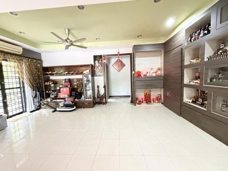Rumah Berkembar untuk Dijual di Sungai Long (Bandar Sungai Long) - Chris Lim Pek Yean - Living Room - PropertyGuru.com.my