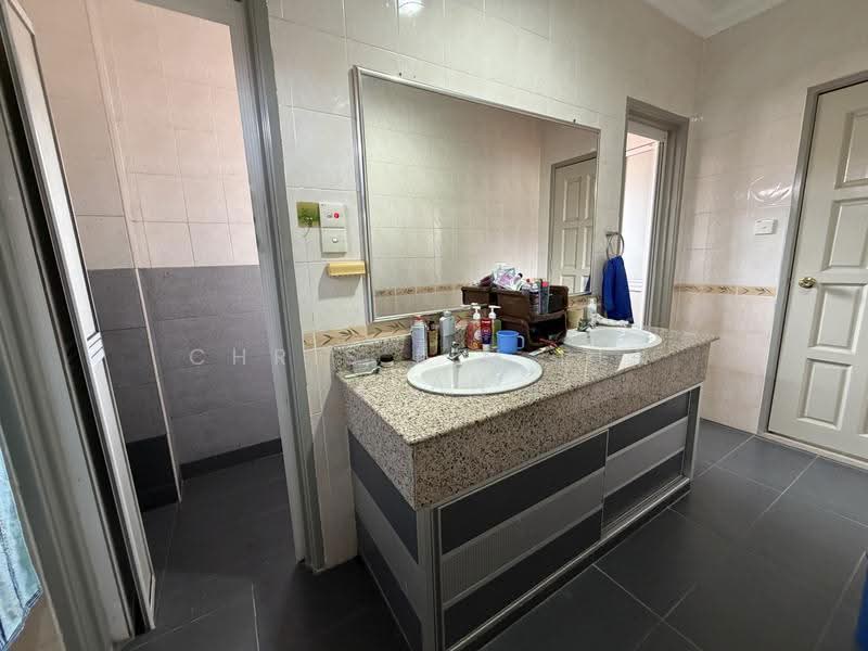 Rumah Berkembar untuk Dijual di Sungai Long (Bandar Sungai Long) - Chris Lim Pek Yean - Bathroom - PropertyGuru.com.my