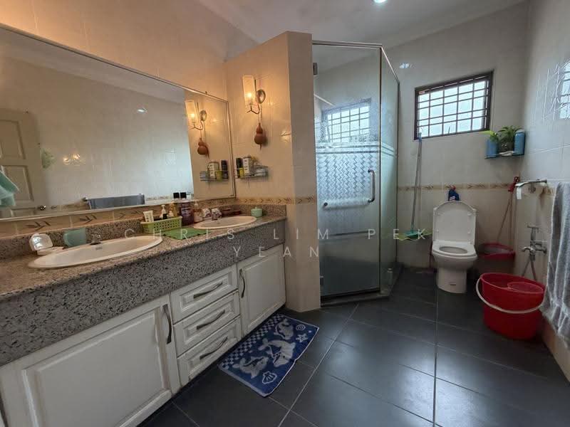 Rumah Berkembar untuk Dijual di Sungai Long (Bandar Sungai Long) - Chris Lim Pek Yean - Bathroom - PropertyGuru.com.my