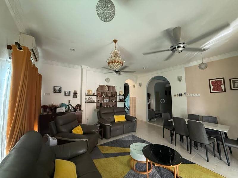 Bungalow House untuk Dijual di Taman Tunku Sarina (Bandar Darulaman) - Syed Redho - Living Room - PropertyGuru.com.my