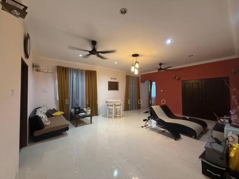 Bungalow House untuk Dijual di Taman Tunku Sarina (Bandar Darulaman) - Syed Redho - Living Room - PropertyGuru.com.my