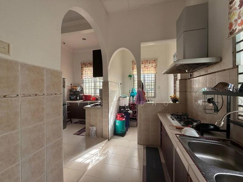 Bungalow House untuk Dijual di Taman Tunku Sarina (Bandar Darulaman) - Syed Redho - Kitchen - PropertyGuru.com.my