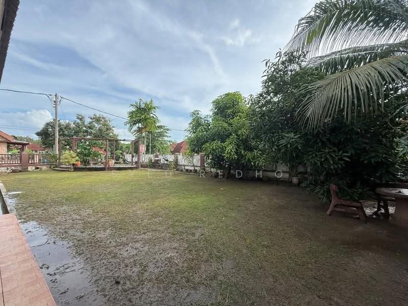 Bungalow House untuk Dijual di Taman Tunku Sarina (Bandar Darulaman) - Syed Redho - Garden - PropertyGuru.com.my