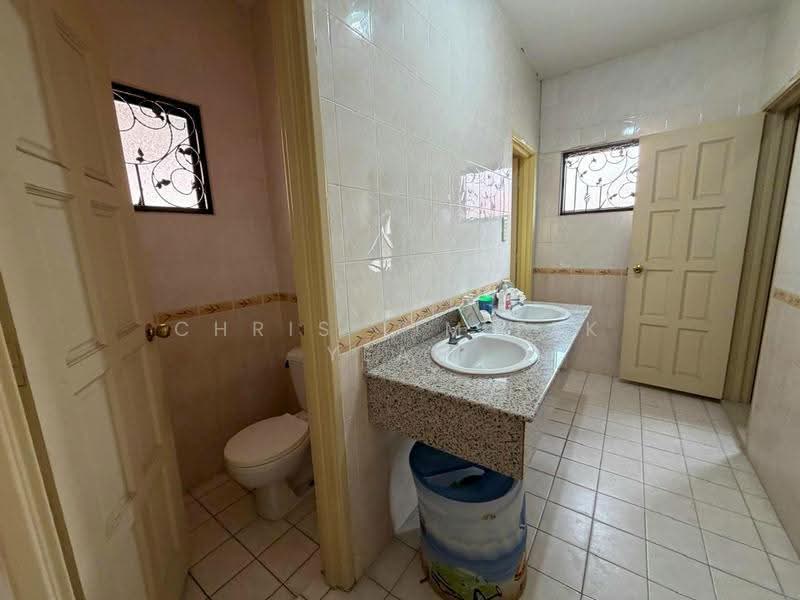 Rumah Berkembar untuk Dijual di Sungai Long (Bandar Sungai Long) - Chris Lim Pek Yean - Bathroom - PropertyGuru.com.my