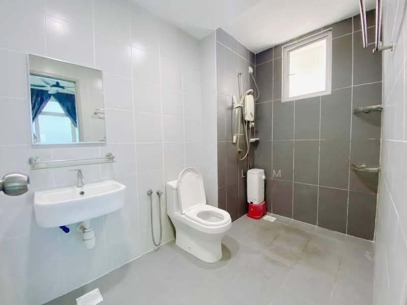 Kediaman Servis untuk Dijual di Pandan Residence 2 - Yvonne Lim - Bathroom - PropertyGuru.com.my