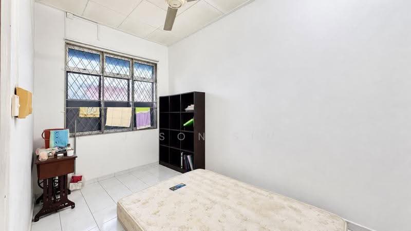 Rumah Teres 1-Tingkat untuk Dijual di Taman Senai Utama (Kulai) - Jason Sim - Bedroom - PropertyGuru.com.my