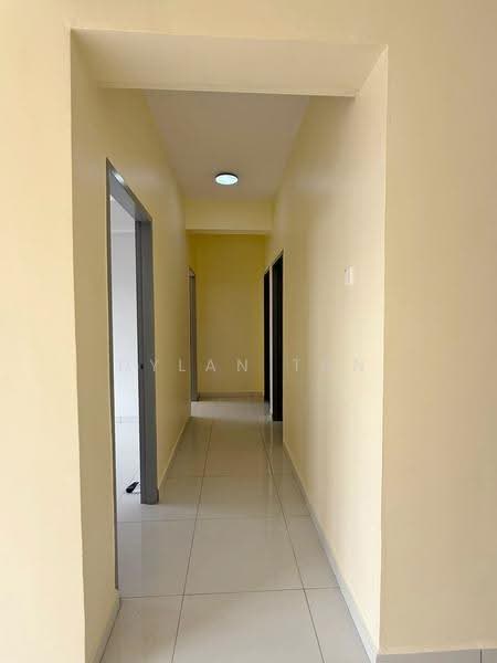 Pangsapuri untuk Disewa di Pangsapuri Pulai Mutiara 3 - Dylan Tan - Corridor - PropertyGuru.com.my