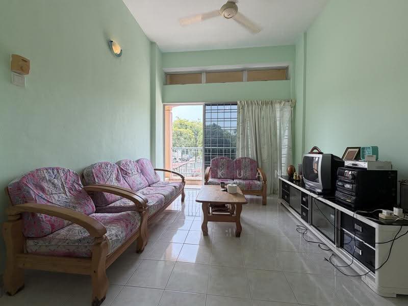 Pangsapuri untuk Dijual di Le Courts Desa Tambun - Jodie Kuan - Living Room - PropertyGuru.com.my