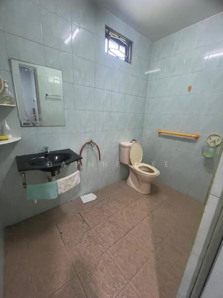 Rumah Teres 1-Tingkat untuk Dijual di Taman Kulai Besar (Kulai) - Daphne Lee - Bathroom - PropertyGuru.com.my