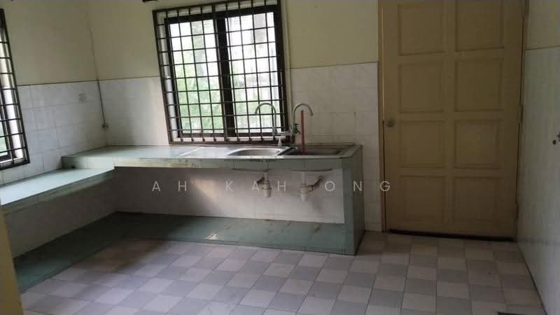 Bungalow House for Sale in Kampung Jambu (Taiping) - Ah Kah Ong - Kitchen - PropertyGuru.com.my