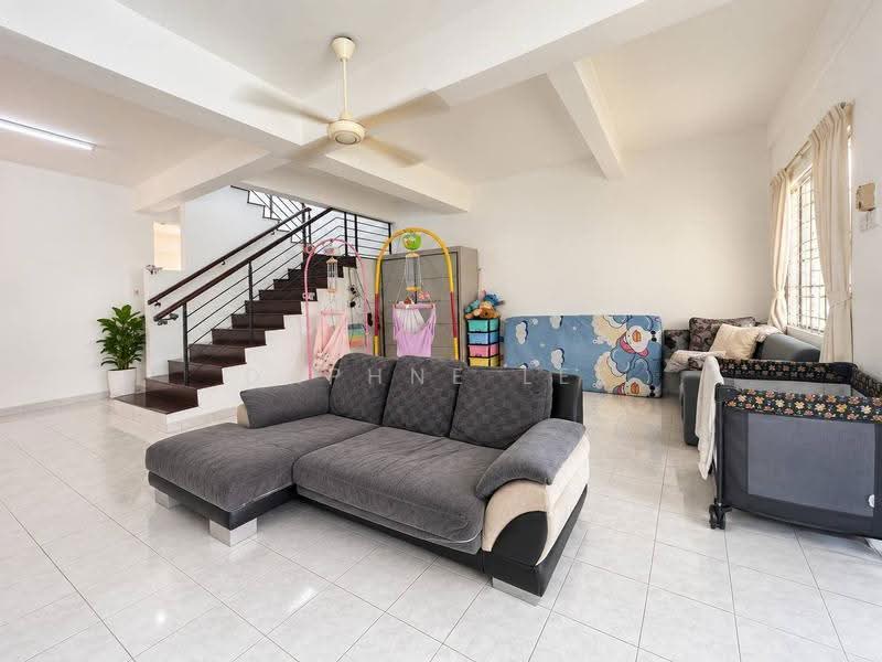 2-storey Terraced House for Sale in Taman Mount Austin (Tebrau) - Daphne Lee - Living Room - PropertyGuru.com.my