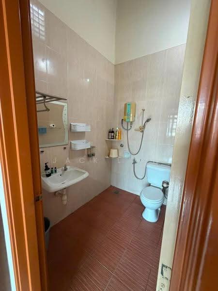 2-storey Terraced House for Sale in Taman Mount Austin (Tebrau) - Jack Liew - Bathroom - PropertyGuru.com.my