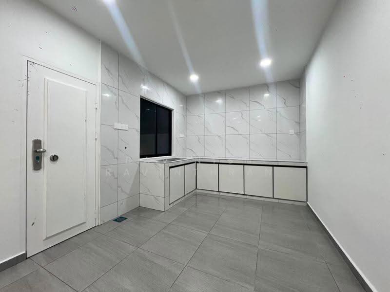 Rumah Berkembar untuk Dijual di Taman Daya (Johor Bahru) - Ravinish Ravinthran - Kitchen - PropertyGuru.com.my