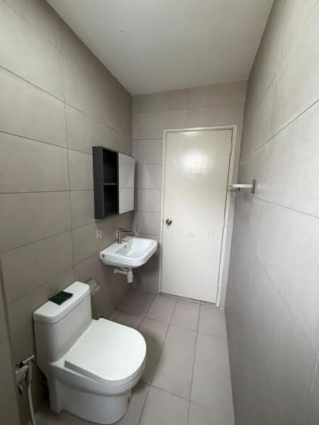 Condominium for Rent at The Haute Gurney - Rex Tan - Bathroom - PropertyGuru.com.my